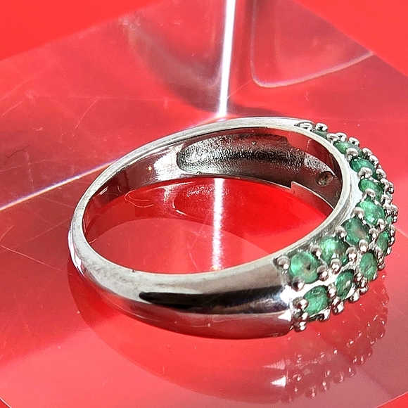 925 Sterling Silver Ring Sz 7.5 with Natural Emerald 2mm Gemstone - Picture 7 of 9